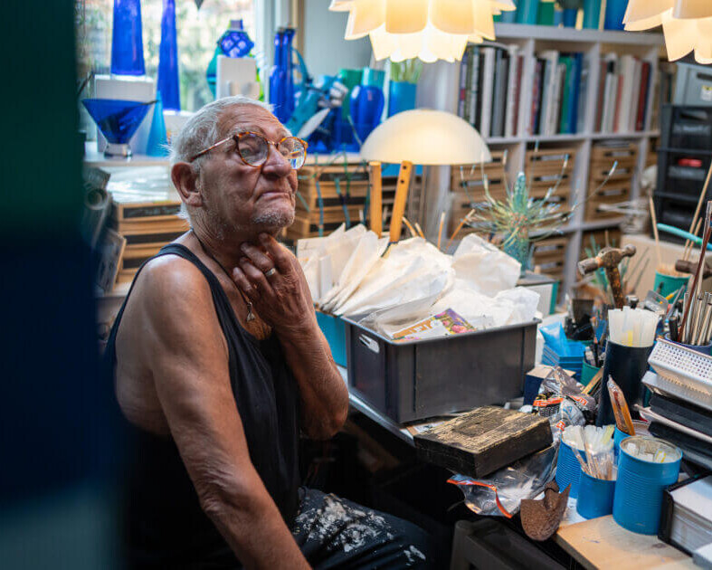 Det 88 kvadratmeter store atelier er en tilbygning. Oprindeligt var træbygningerne midlertidigt kontor hos virksomheden Vølund, fra hvem Lene og Johny købte dem og fik transporteret på blokvogn til naboernes store oplevelse. Foto: Fjodor Pedersen.