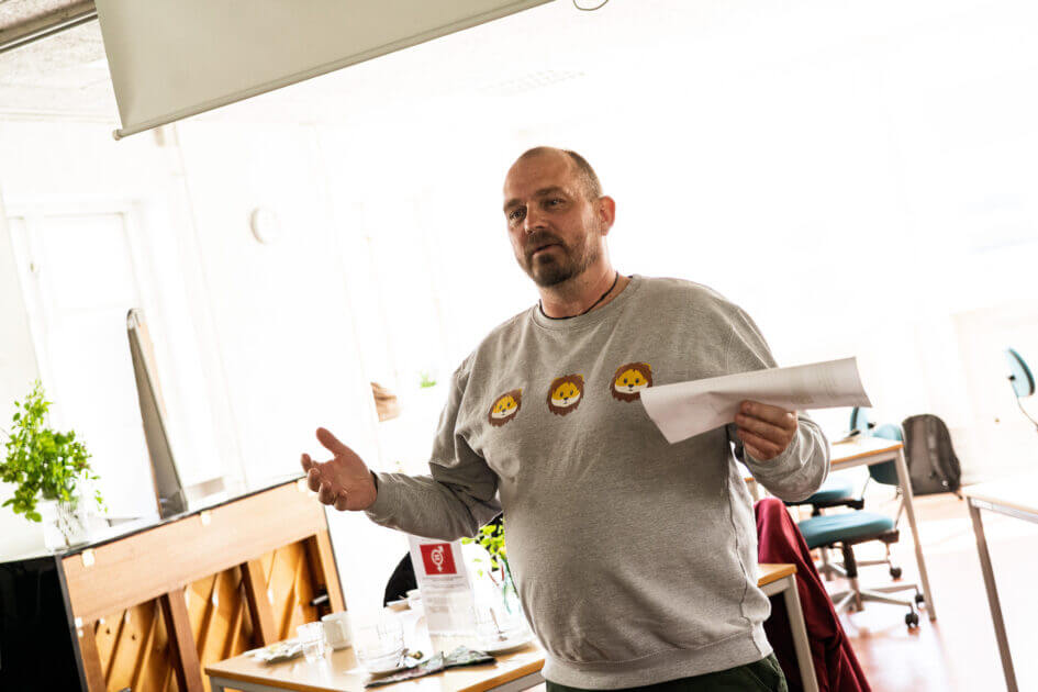 Poul Sørensen fra Kultur- & Fritidshuset fortalte om, hvordan huset i Skolegade tænker bæredygtighed ind i hverdagen. Foto: Fjodor Pedersen.