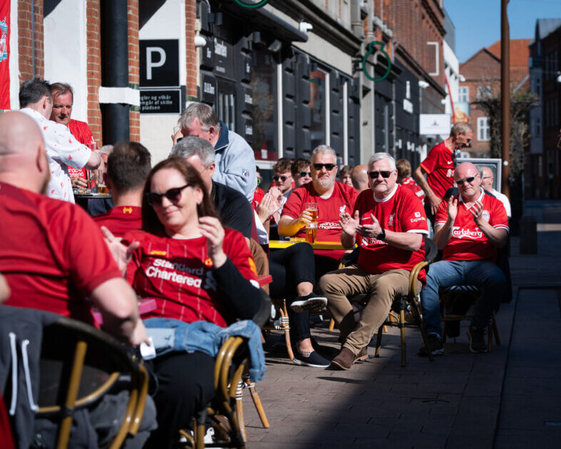 Der blev taget forskud på forsøget omkring udeservering i Skolegade i dag, kan man sige. Foto: Fjodor Pedersen.