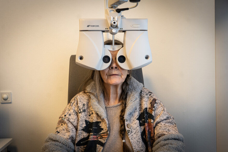 Tabita Eleskes fik senest nye biller i 2022 - også via kampagnen mellem Smarteyes og Kirkens Korshær. På tre år kan synet ændre sig meget. Foto: Fjodor Pedersen.
