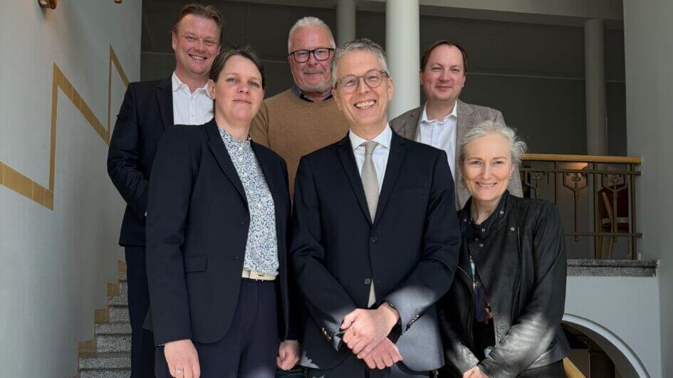 Direktør Jesper Toft Mathiasen, Koordinerende forskningsleder, professor, overlæge, phd, dr.med Torben Knudsen, CFO Jakob Søe Østerby, Bestyrelsesformand Karoline Amalie Kristensen, Professor, overlæge, dr.med. Frede Donskov, Administrerende sygehusdirektør Anna-Marie Bloch Münster. Pressefoto.