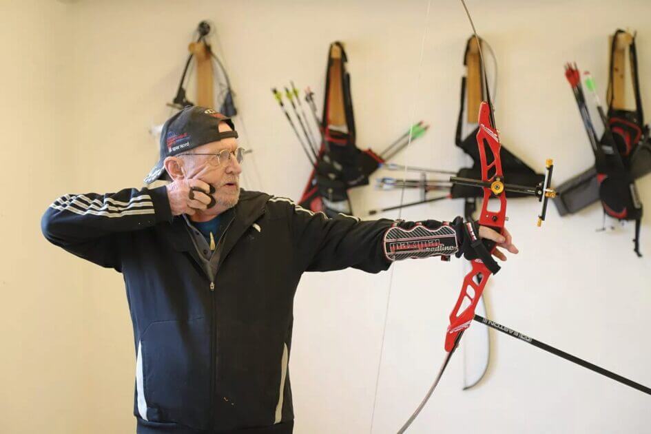 Leif og sin nye hobby, bueskydning. Foto: Johnny Tauman.