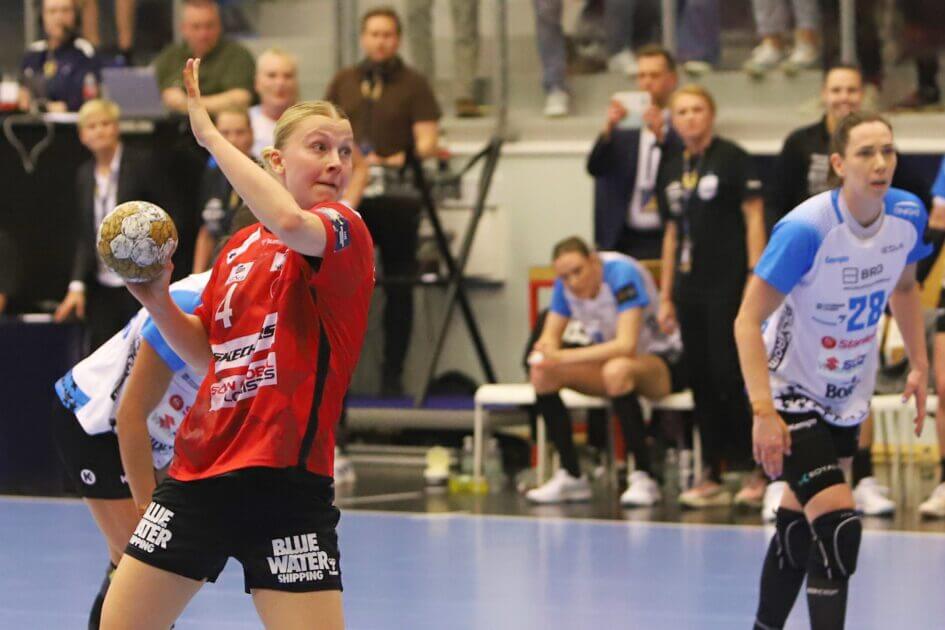 Michala Møller scorer afgørende mål på straffekast. Foto: Johnny Tauman.