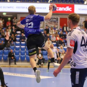 Sune Iversen fra Ribe-Esbjerg HH på spring. Foto: Johnny Tauman.