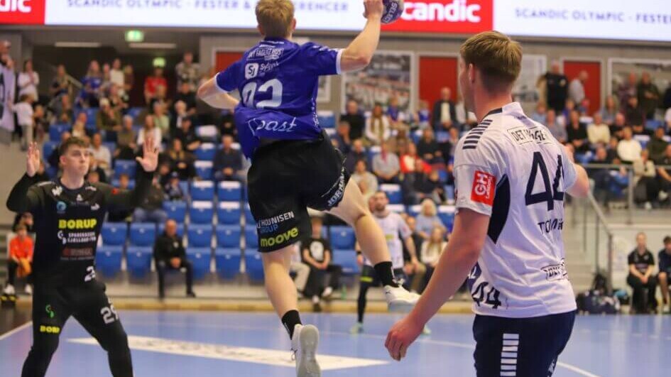 Sune Iversen fra Ribe-Esbjerg HH på spring. Foto: Johnny Tauman.