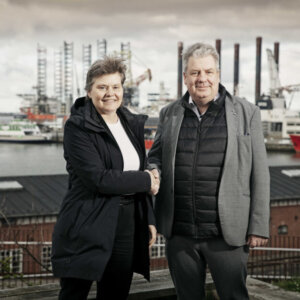 Turid Storhaug Managing Director for WindPort og direktør hos Esbjerg Havn, Dennis Jul Pedersen. Pressefoto.