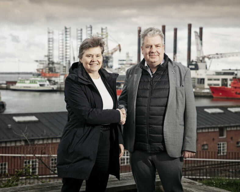 Turid Storhaug Managing Director for WindPort og direktør hos Esbjerg Havn, Dennis Jul Pedersen. Pressefoto.