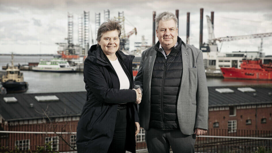 Turid Storhaug Managing Director for WindPort og direktør hos Esbjerg Havn, Dennis Jul Pedersen. Pressefoto.