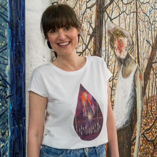 Mads Nørgaard-t-shirten med René Holm-print. Her er det Mette Brock, der står model. Foto: Susy Grundahl.