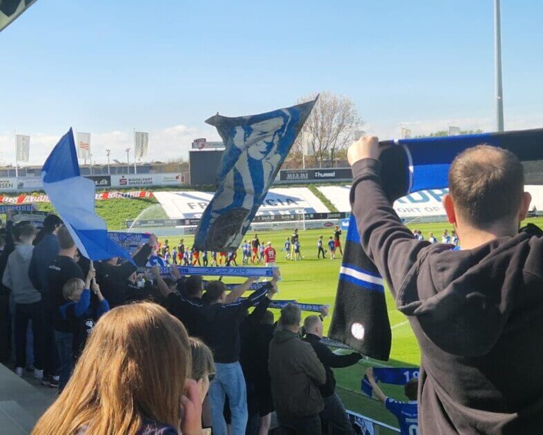 Der var som vanligt god opbakning på udebanetribunen. Foto: Bastionen.