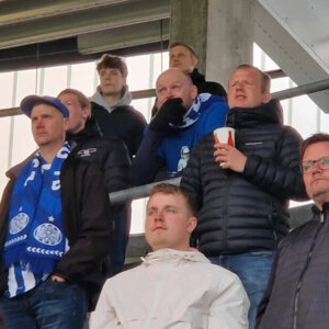 Tomme blikke og forstenede ansigter på Blue Water Arena. Foto: Bastionen.
