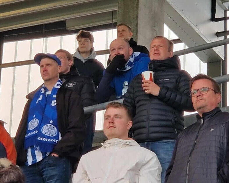 Tomme blikke og forstenede ansigter på Blue Water Arena. Foto: Bastionen.