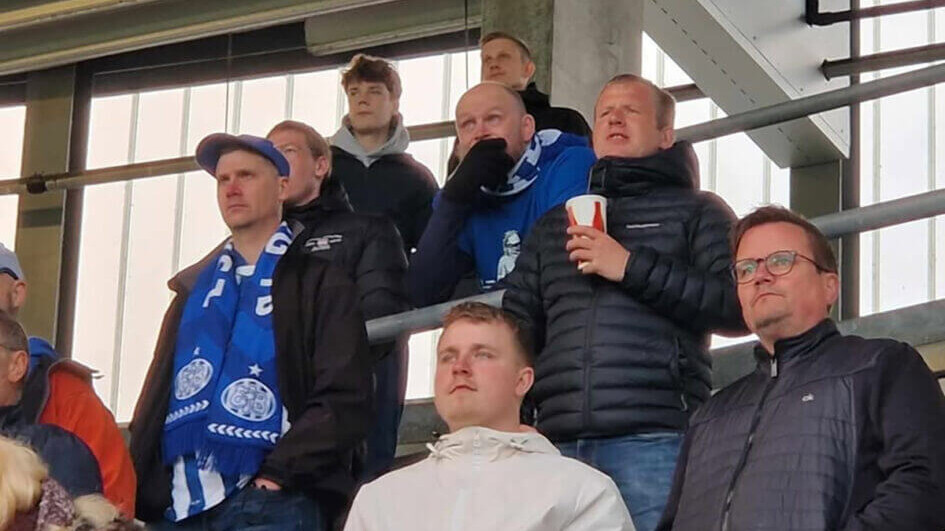 Tomme blikke og forstenede ansigter på Blue Water Arena. Foto: Bastionen.