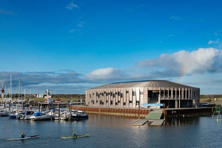 I 2023 roste Esbjerg Byfond Maritimt Center for innovativ arkitektur, hvor form og funktion skaber helheden.