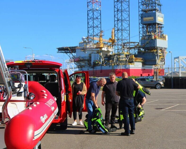 Øvelsen foregik med udsigt til platformen, der for tiden ligger i havnen. Foto: Johnny Tauman.