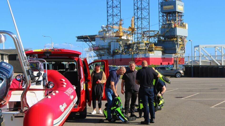 Øvelsen foregik med udsigt til platformen, der for tiden ligger i havnen. Foto: Johnny Tauman.