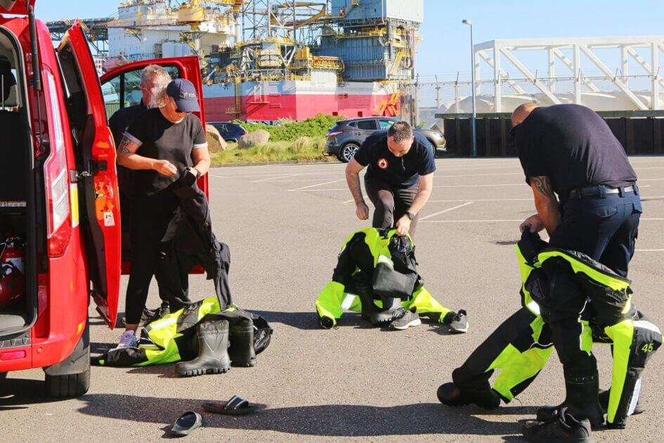 Det gælder om at komme hurtigt i tøjet. Foto: Johnny Tauman.