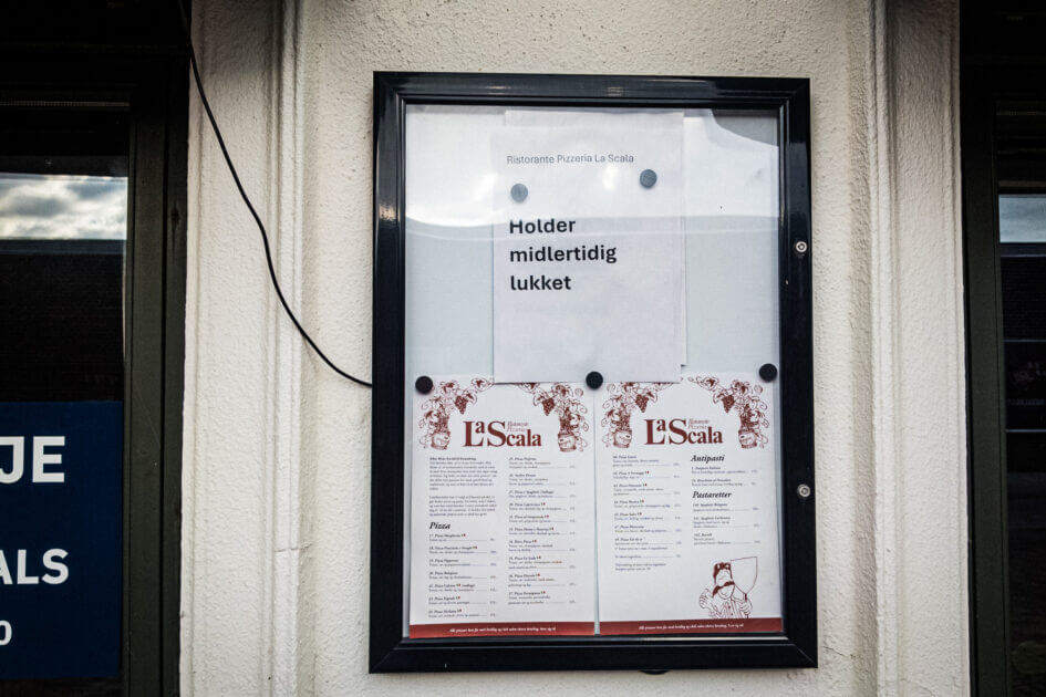 Midlertidigt lukket, står der på skiltet. Det kan dog meget vel være permanent, hvis ingen ny ejer melder sig på banen. Foto: Fjodor Pedersen.