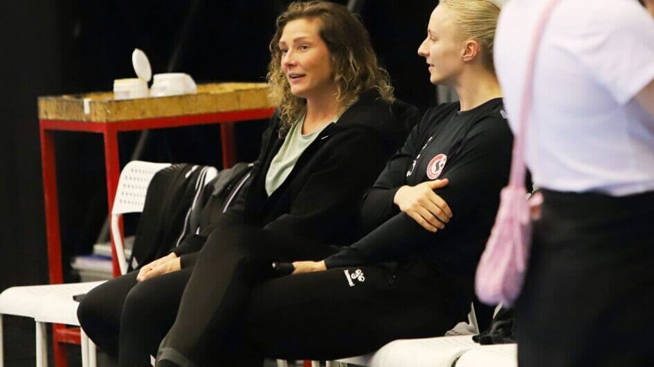 Henny Reistad og Rikke Iversen så kampen fra tilskuerpladserne. Foto: Johnny Tauman.