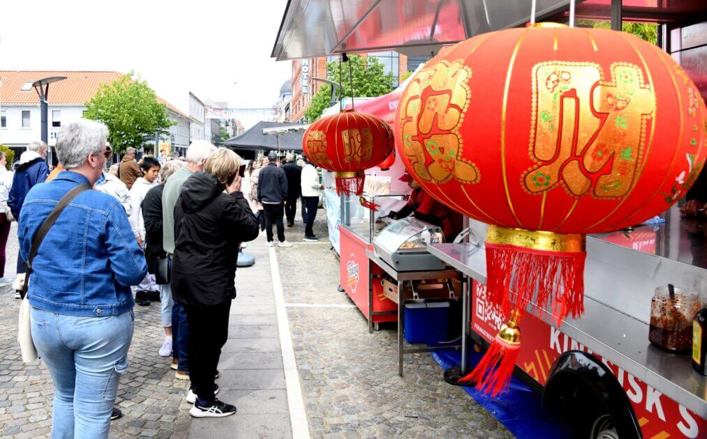 Mad fra alle verdensdele er repræsenteret. Foto: Peter Langwithz Smith.
