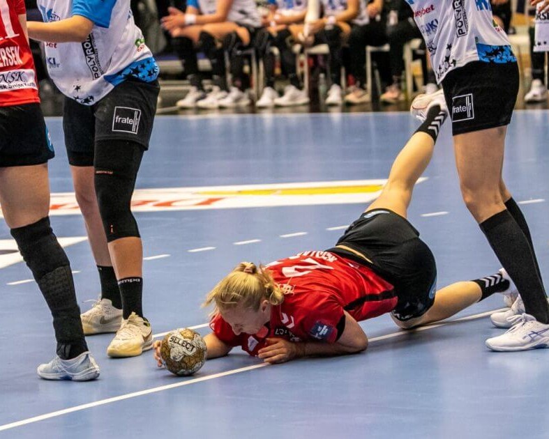 Henny Reistad i gulvet. Arkivfoto: Johnny Tauman.