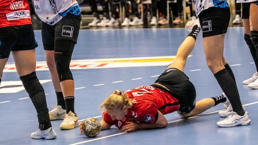 Henny Reistad i gulvet. Arkivfoto: Johnny Tauman.