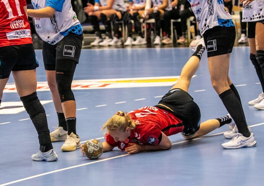 Henny Reistad i gulvet. Arkivfoto: Johnny Tauman.
