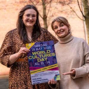 Clarisa-Elena Diacono (tv) og Julie Chirkov er med til at arrangere World Cultures Day. Foto. Fjodor Pedersen.