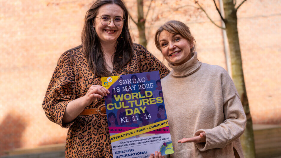 Clarisa-Elena Diacono (tv) og Julie Chirkov er med til at arrangere World Cultures Day. Foto. Fjodor Pedersen.