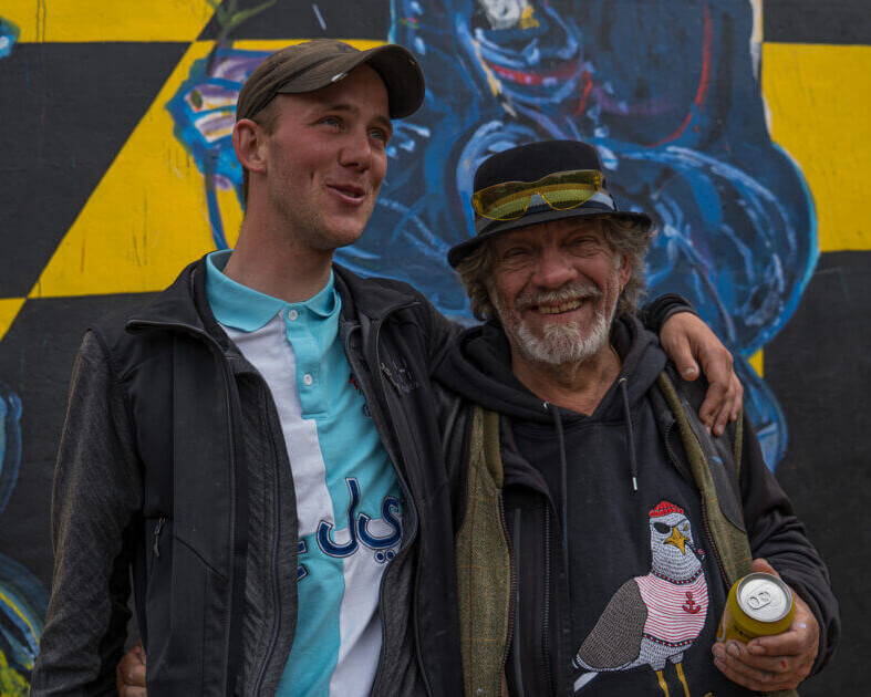 Assistent Sebastian Burgdorf og kunster Hans Krull. Foto: Fjodor Pedersen.