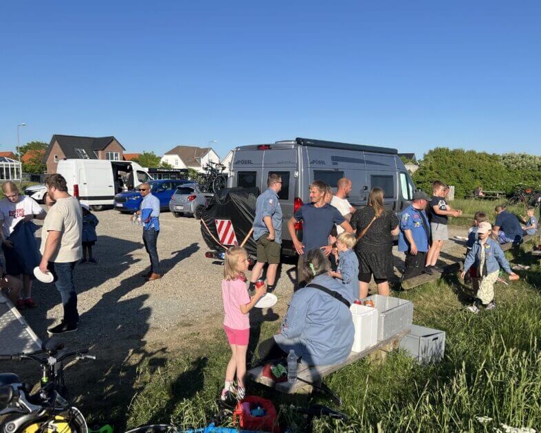 Sædding Lokalråd og FDF'erne kombinerede arbejde og fællesskab. Privatfoto.