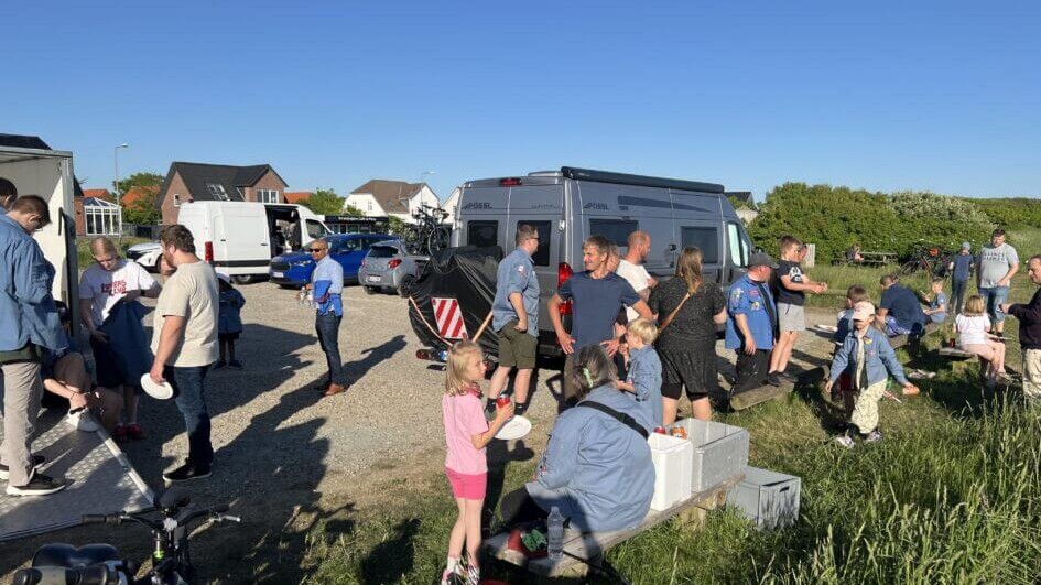 Sædding Lokalråd og FDF'erne kombinerede arbejde og fællesskab. Privatfoto.