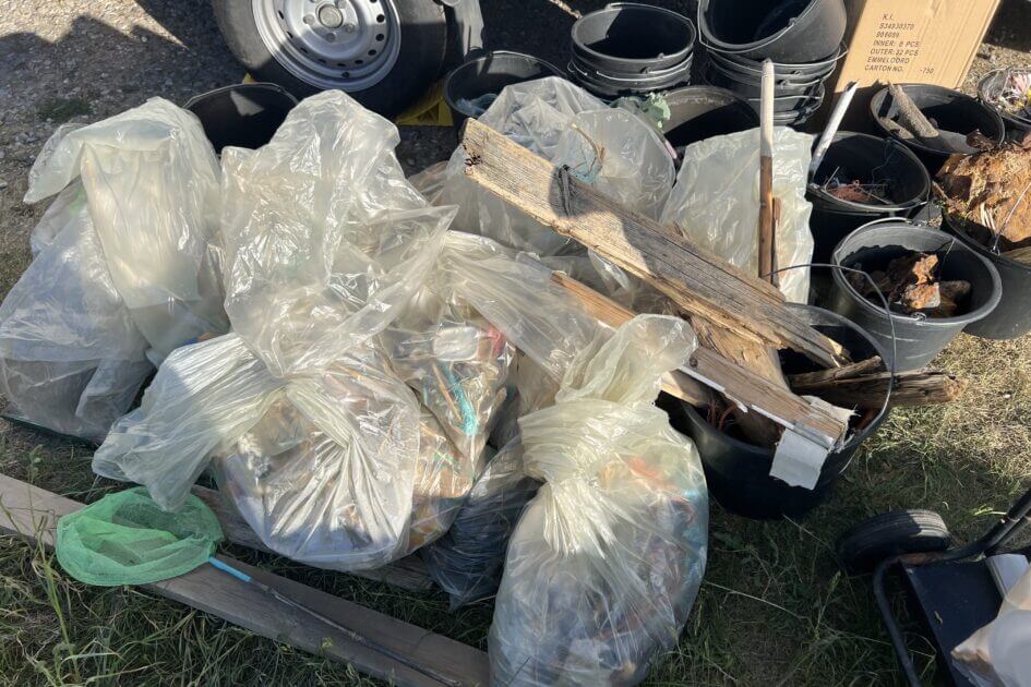 Dagens "høst": Affaldet blev afhentet dagen efter indsamlingen. Privatfoto.