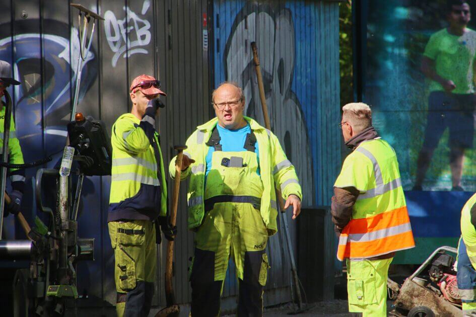 Medarbejderne fra NCC gik mandag i gang med arbejdet bag stadion. Foto: Johnny Tauman.