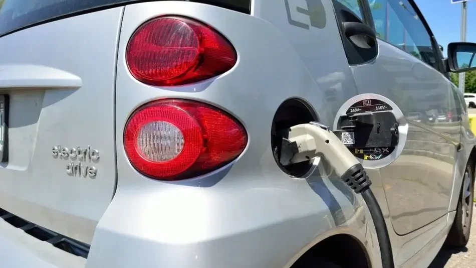 I slutningen af 2025 bliver det nemmere at lade elbilen op på rastepladserne Harte Nord og Harte Syd på Esbjergmotorvejen.