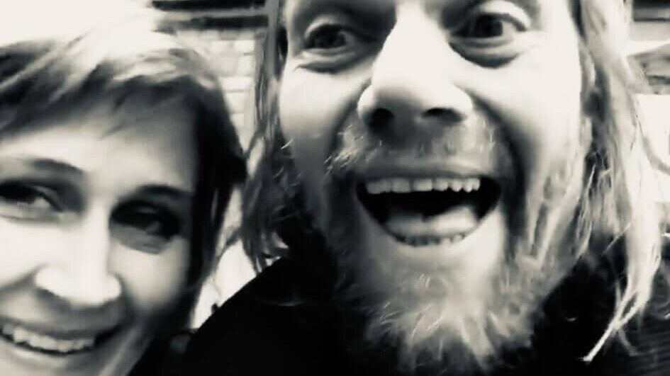 Kæresteparret Stine Tobiesen og Edmund Jacobsen slipper deres anden single løs fredag den 9. maj. PR-foto.