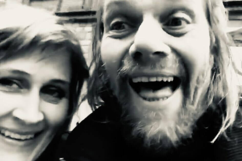 Kæresteparret Stine Tobiesen og Edmund Jacobsen slipper deres anden single løs fredag den 9. maj. PR-foto.