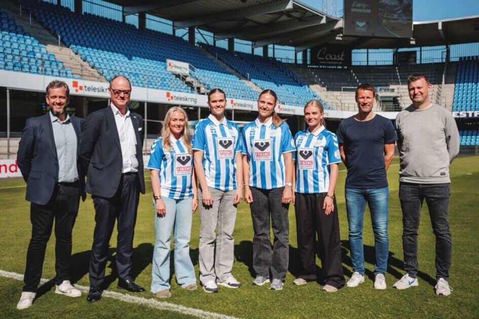 Fra venstre ses: Kristian Kamp, Allan L. Agerholm, Emma Kamp, Julie Dinesen, Emma Vermehren, Bjørk Birgertoft, Rasmus Lundager og Jacob Haag. Pressefoto: EfB.