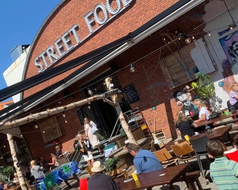 Gårdhaven ved Esbjerg Street Food ud mod Borgergade. Arkivfoto.