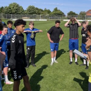 Fodboldlinjens egen brasilianske træner, Leandro Fioretti, giver sin legende og kreative tilgang til fodbold videre til eleverne.