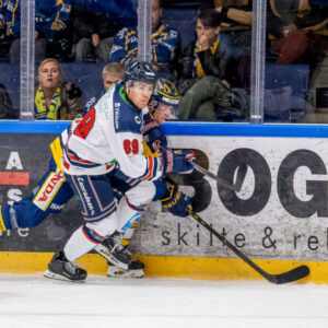 Todd Winder skifter hvidt og blåt ud med gult og blåt. Foto: Danmarks Ishockey Union.
