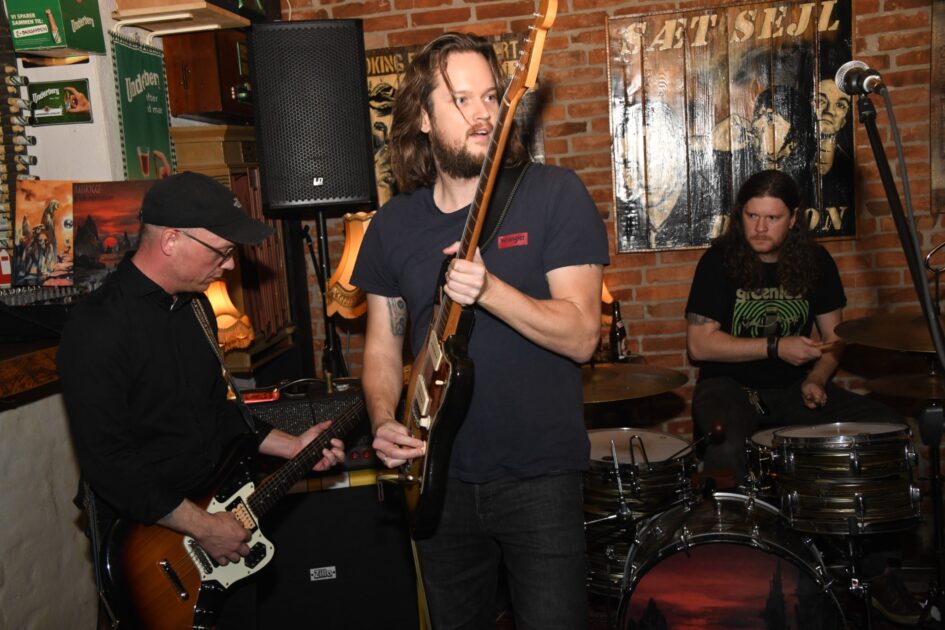 Fra en optræden på Vinbaren. Foto: Peter Langwithz Smith.