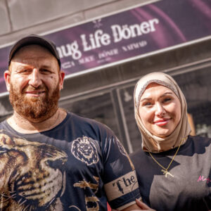 Theckla og Ahmed Al-hulo overtog den 24. maj og har allerede fået nyt skilt op. Foto: Fjodor Pedersen.