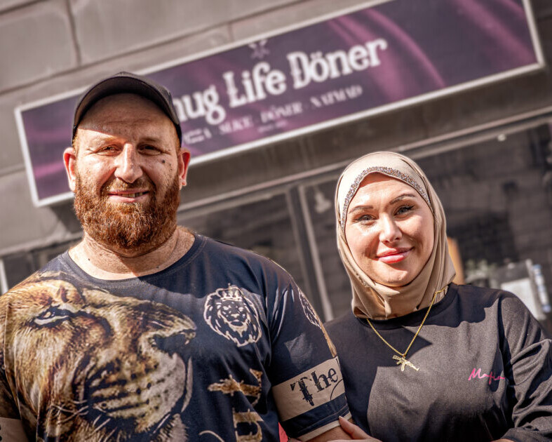 Theckla og Ahmed Al-hulo overtog den 24. maj og har allerede fået nyt skilt op. Foto: Fjodor Pedersen.