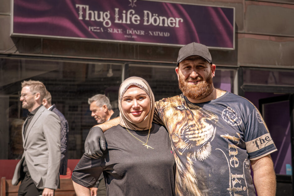 Theckla og Ahmed Al-hulo får nok at se til med de lange åbningstider. Foto: Fjodor Pedersen.