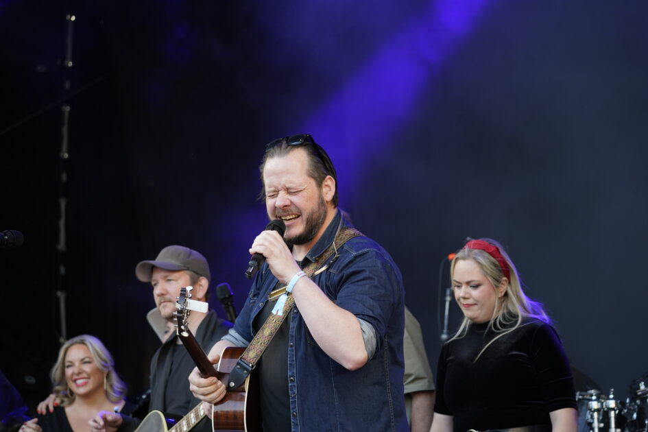 Eigil Bak optrådte fredag i forbindelse med "Esbjerg hylder Madsen" - tirsdag kan man høre mere om Baks egen sangskrivning. Foto: Fjodor Pedersen.