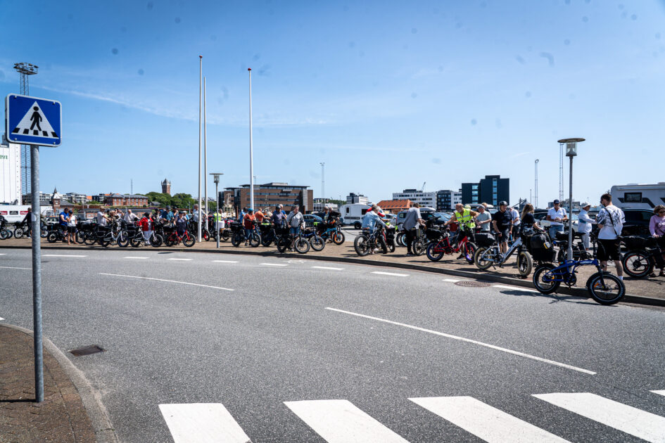 67 var med færgen over - flere ferierende kunder stødte til gruppen på Fanø. Foto: Fjodor Pedersen.