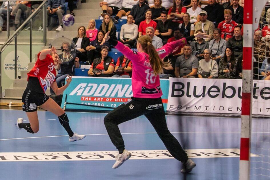 Merel Fredriks scorede fire fra stregen og var en af Team Esbjergs mest iøjnefaldende på en sløj dag. Foto: Johnny Tauman.