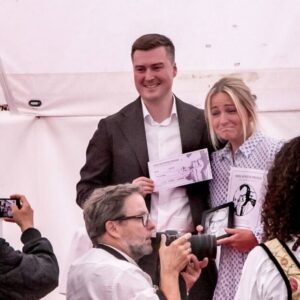 Tårerne fik frit løb, da Lisa Uldahl Lambek, blev kaldt op på podiet for at modtage Erik Münster-prisen og 20.000 kr. Foto: Johnny Tauman.