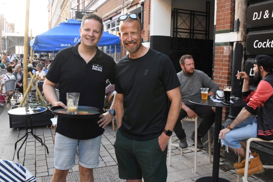 Anders Davidsen og Carsten Prisfeldt fra BarLife Esbjerg har haft nogle dejligt lange dage. Privatfoto.